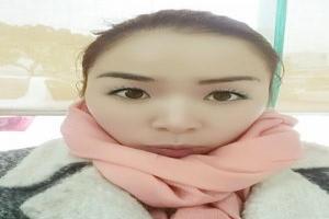 q版动漫女生背影